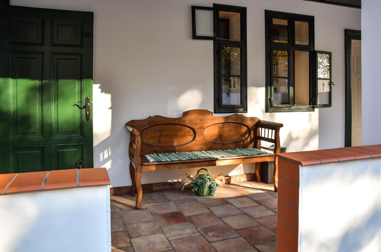 Bed and Breakfast Szin-Es Vendeghaz Сентеш Экстерьер фото