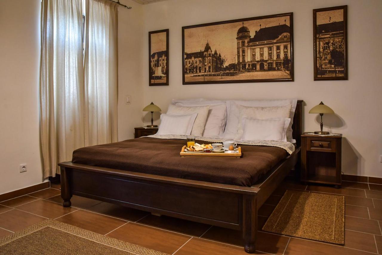 Bed and Breakfast Szin-Es Vendeghaz Сентеш Экстерьер фото
