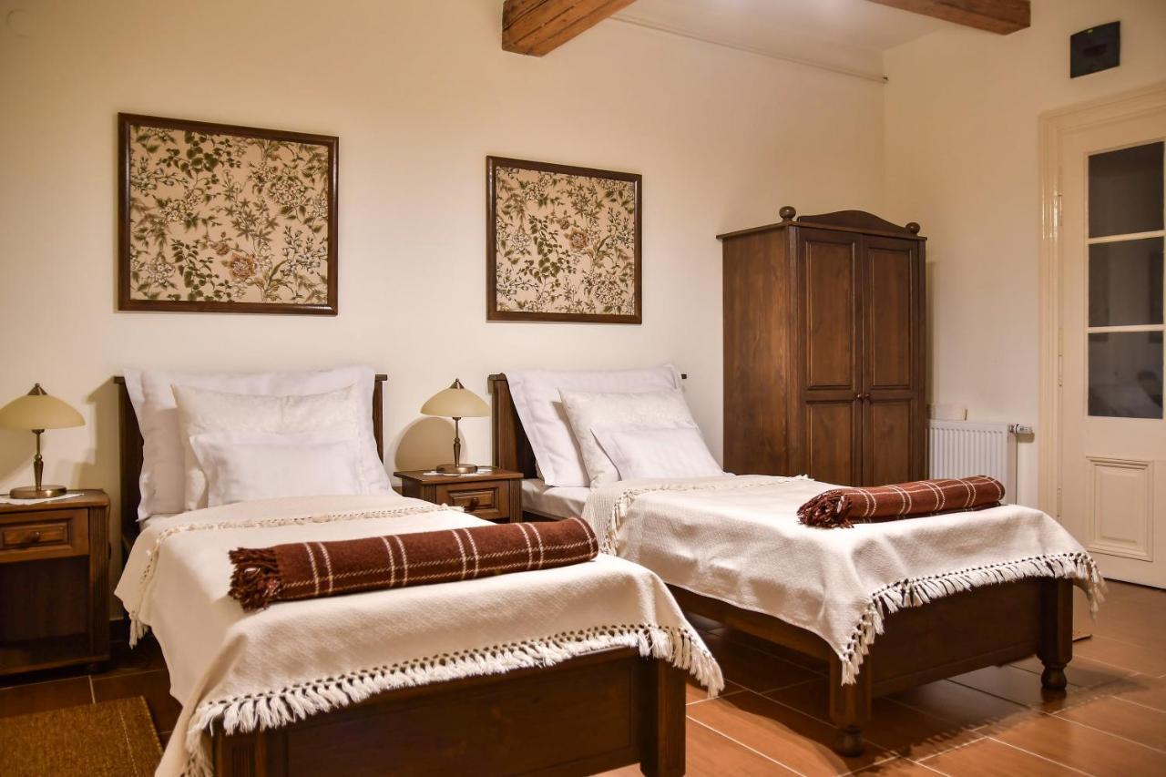 Bed and Breakfast Szin-Es Vendeghaz Сентеш Экстерьер фото