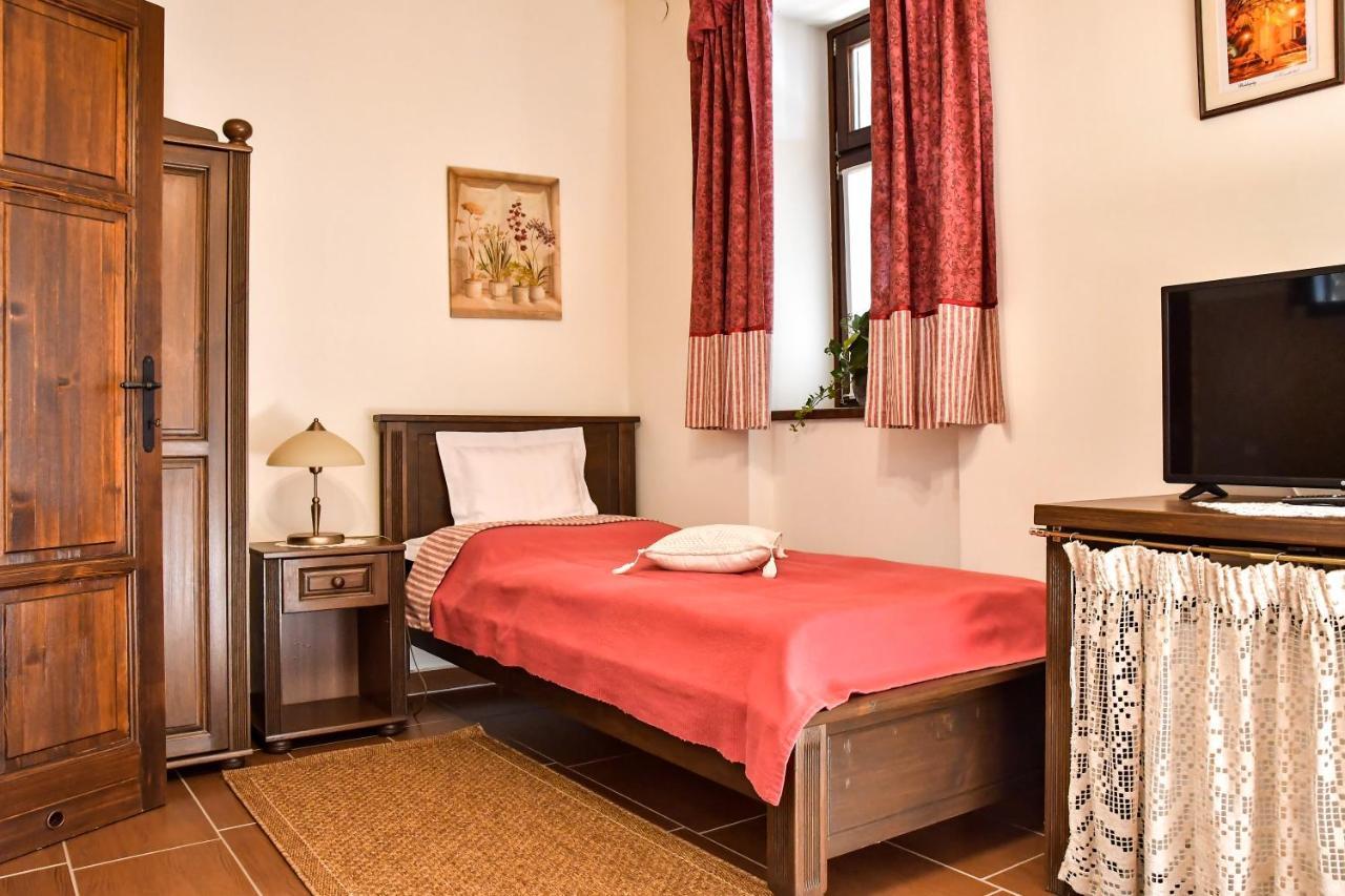 Bed and Breakfast Szin-Es Vendeghaz Сентеш Экстерьер фото