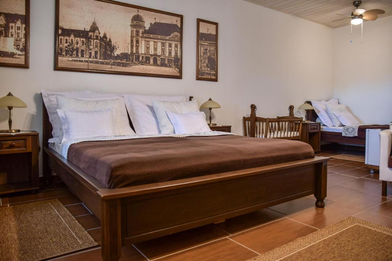 Bed and Breakfast Szin-Es Vendeghaz Сентеш Экстерьер фото